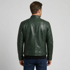 Leichte Herren Jacke in kurzer Länge mit Stehkragen und Reißverschluss Brusttaschen
