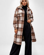 Langer Damen Wintermantel mit Karomuster
