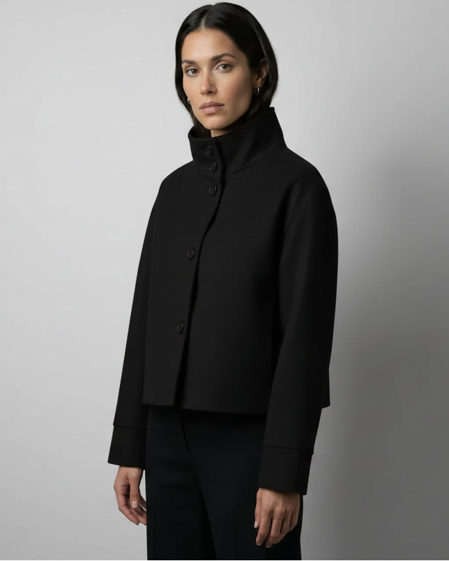 Kurze Damenjacke mit Stehkragen und geradem Schnitt