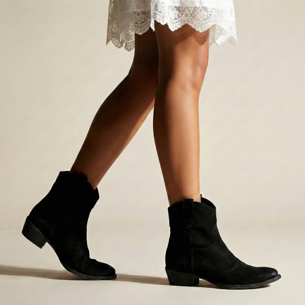 Ankle Boots für Damen mit flachem Absatz im Cowboy Stil