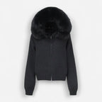 Strickjacke für Damen mit flauschiger Kapuze - kurz