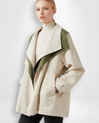 Mantel mit hohem mehrlagigem Kapuzenkragen für windige und regnerische Tage