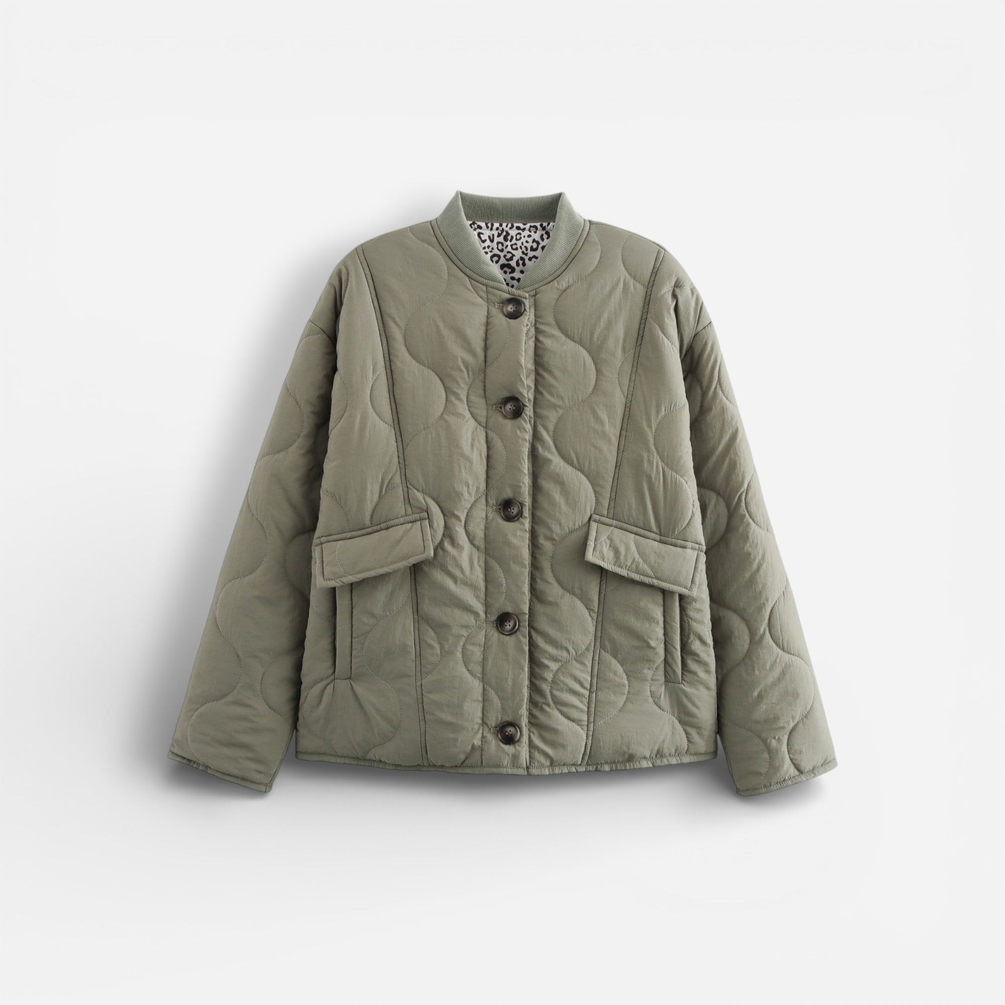 Leichte Steppjacke für Damen mit Leoparden-Details und ohne Kragen