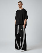 Baggy Jogginghose für Herren mit Streifen und ohne Bündchen am Bein