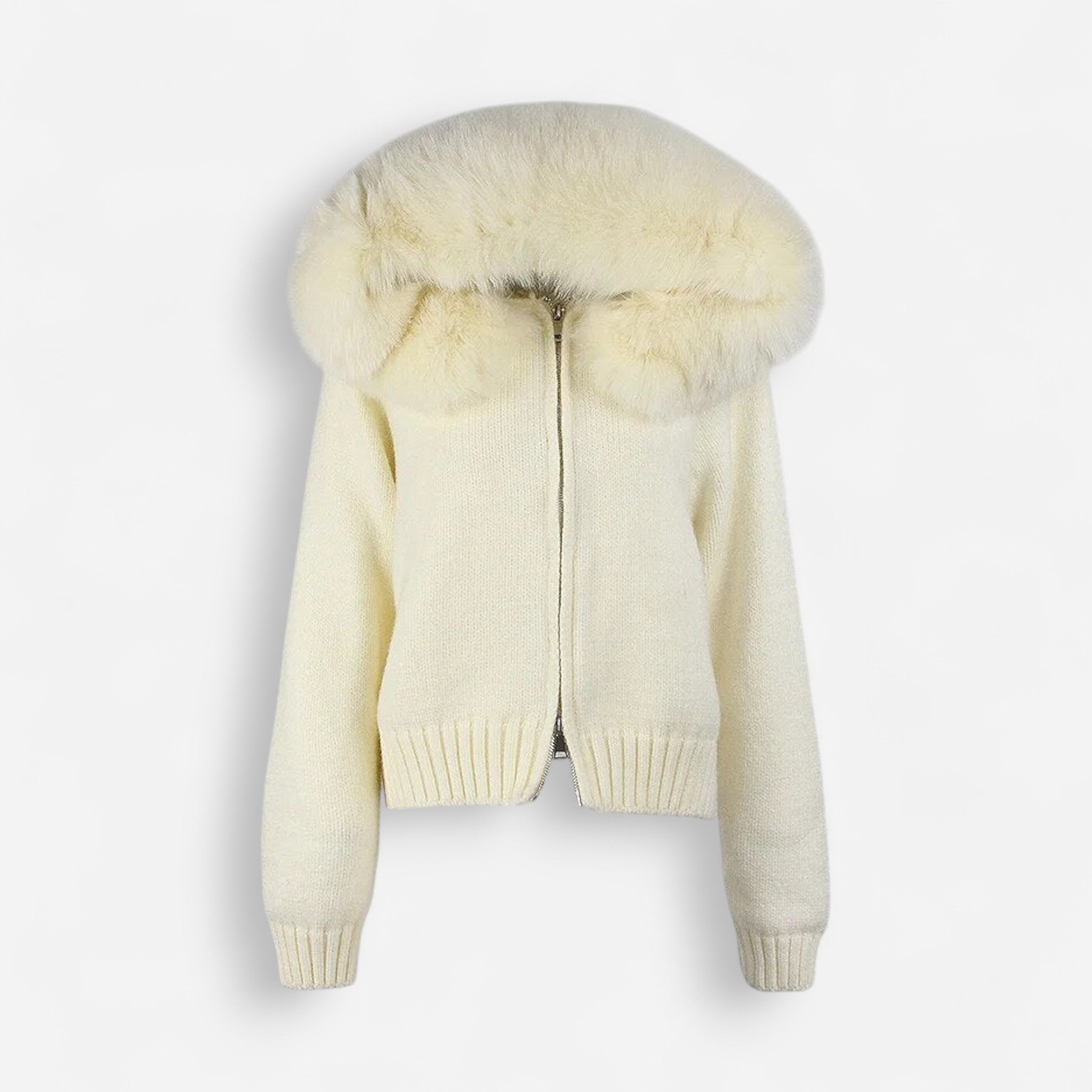 Strickjacke für Damen mit flauschiger Kapuze - kurz