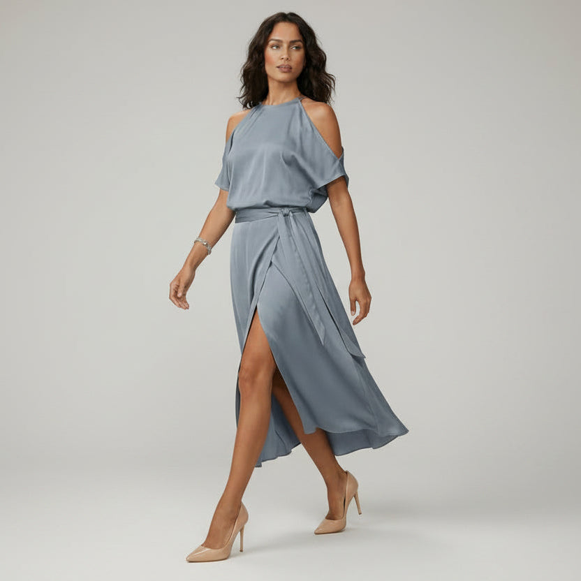 Kleid mit Halterneck und Locker Fallendem Schnitt mit Schlitz