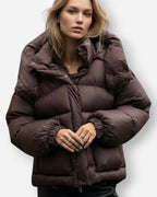 Gesteppte Damen Winterjacke mit großer Kapuze und verlängertem Saum hinten