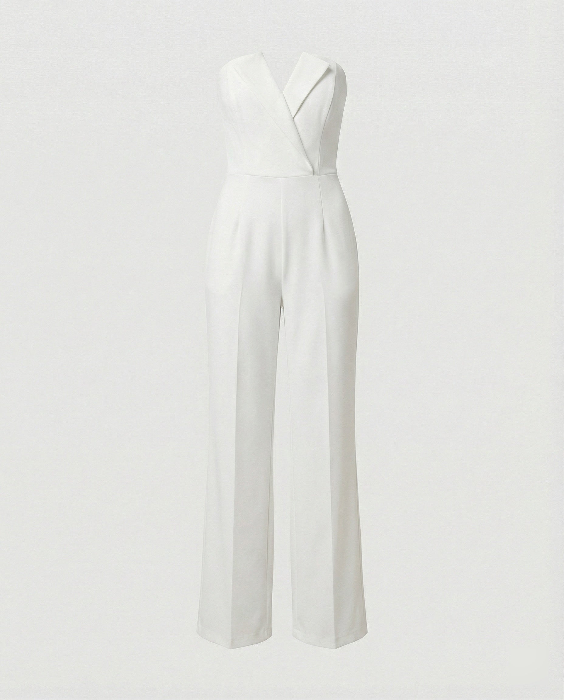 Eleganter Damen Jumpsuit trägerlos mit weitem Bein und strukturiertem Dekolleté