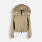 Strickjacke für Damen mit flauschiger Kapuze - kurz