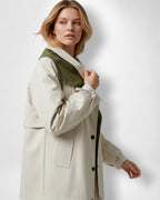 Mantel mit hohem mehrlagigem Kapuzenkragen für windige und regnerische Tage