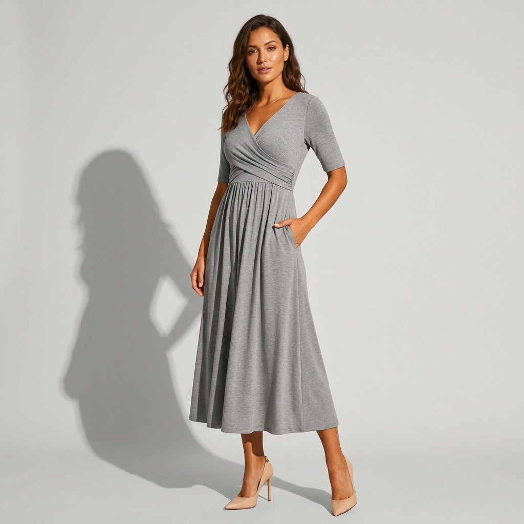Wadenlanges Kleid mit Kurzarm und Wickeloptik im locker fallenden Design