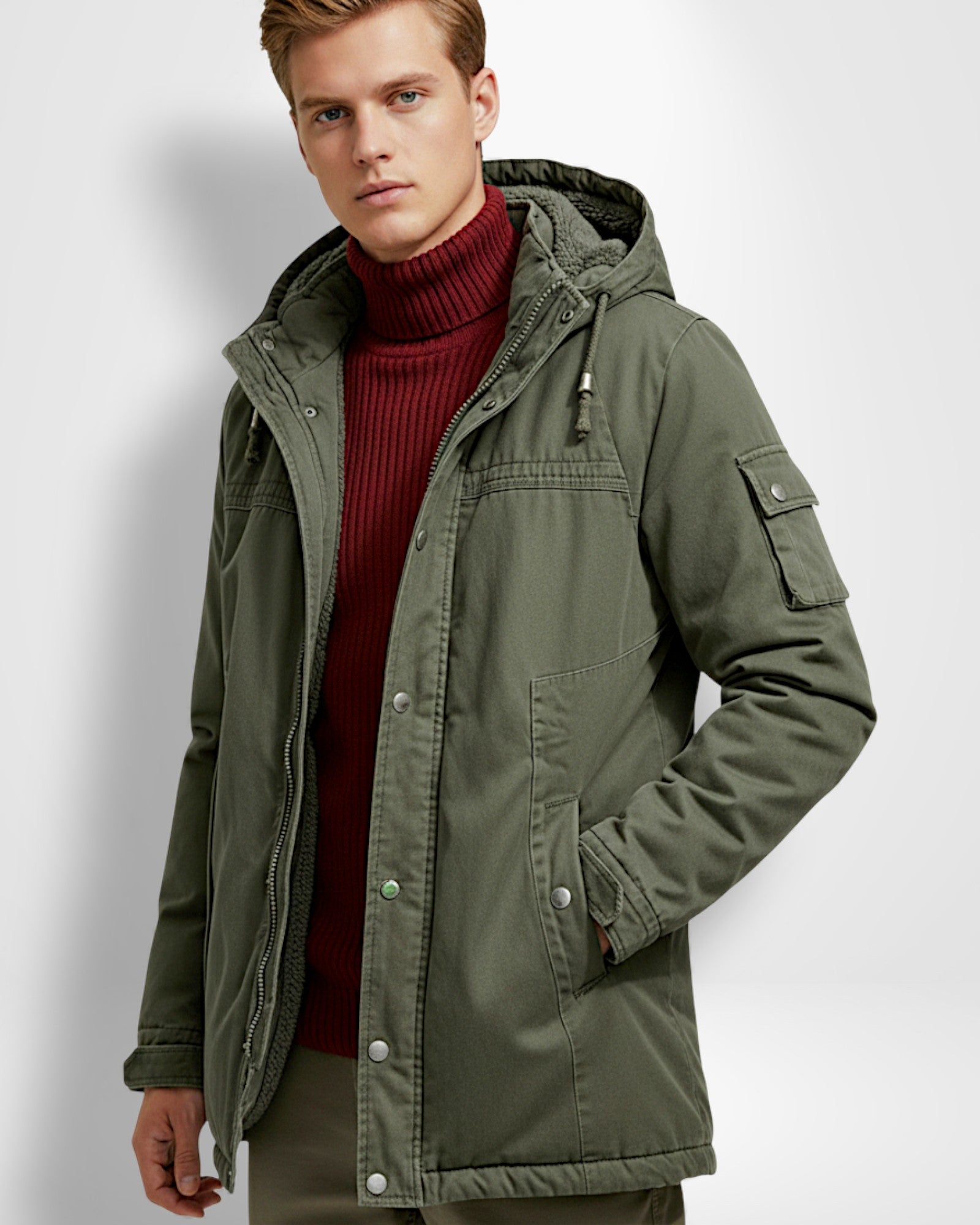 Moderne Herren Winterjacke mit Kapuze und lässiger Passform