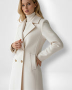 Langer Damenmantel mit goldenen Knopfdetails