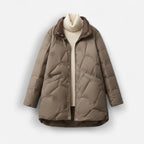 Leichte Damenjacke mit warmer Füllung und wellenförmiger Steppung - mittellang