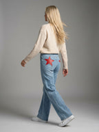 Damen Jeans mit Stern-Patches in lockerer Passform
