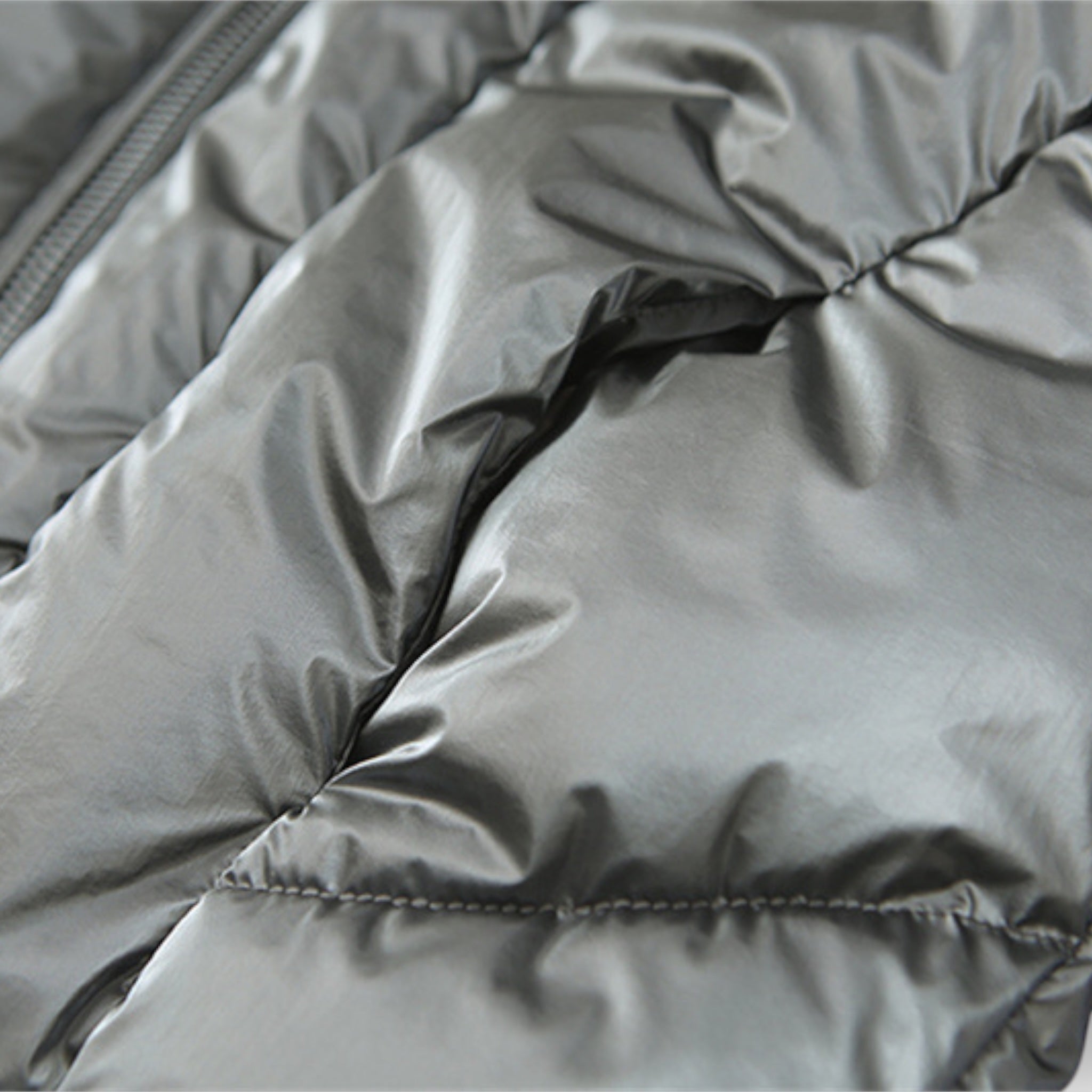 Glänzende kurze Winterjacke für Damen