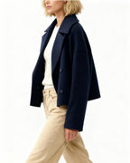 Kurze Jacke für Damen mit Reverskragen im zeitlosen zweireihigen Design