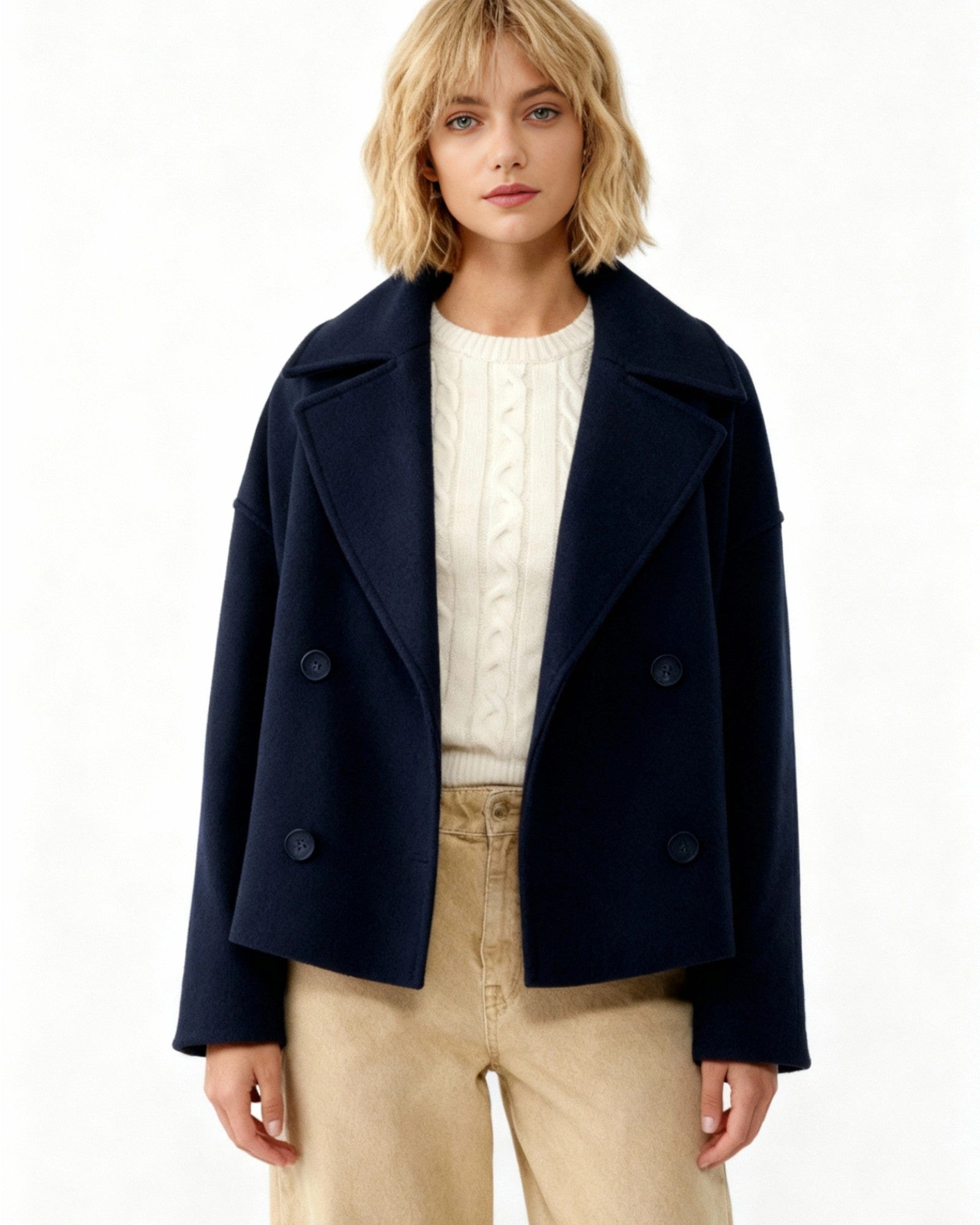 Kurze Jacke für Damen mit Reverskragen im zeitlosen zweireihigen Design