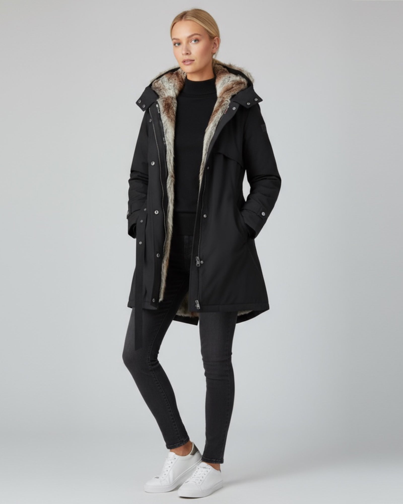 Gefütterte Winterjacke für Damen mit integrierter Kapuze und verstellbarem Bindegürtel