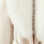 Langer Damenmantel mit Kunstpelzkragen und Gürtel