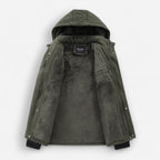 Warme Winterjacke für Herren aus robustem Obermaterial mit gefütterter Kapuze
