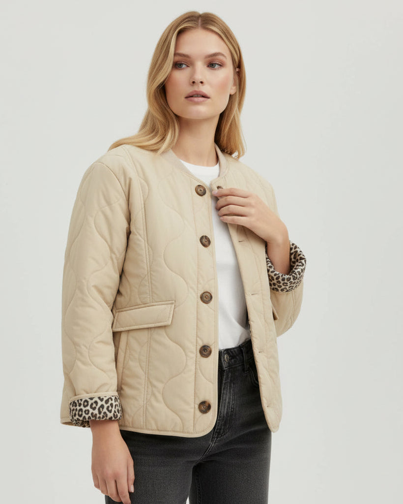 Leichte Steppjacke für Damen mit Leoparden-Details und ohne Kragen