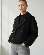 Kurze Jacke für Damen mit Reverskragen im zeitlosen zweireihigen Design