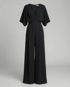 Eleganter Jumpsuit mit kurzen Ärmeln und V-Ausschnitt