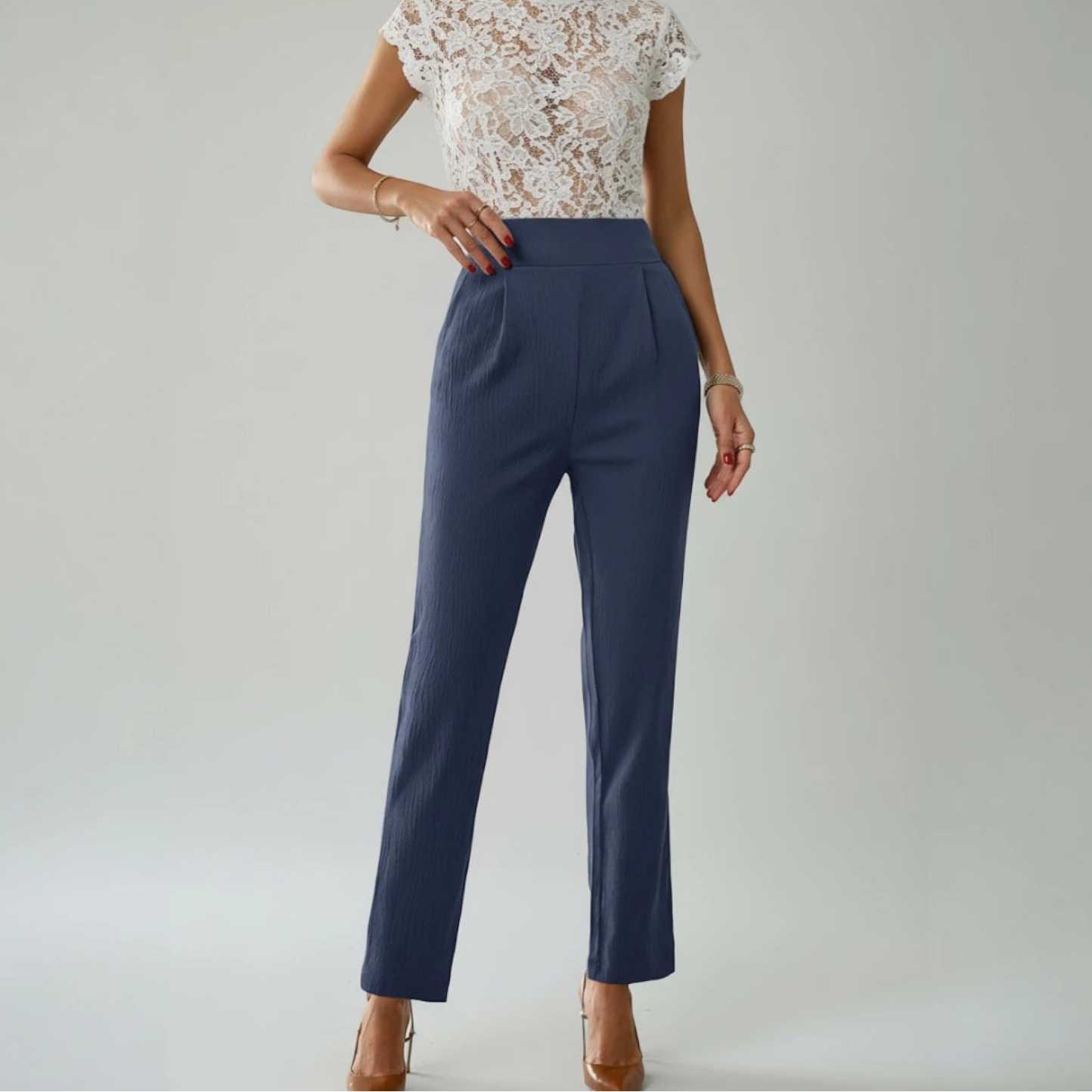 Hose für Damen mit hohem Bund und cropped Design im eleganten Schnitt