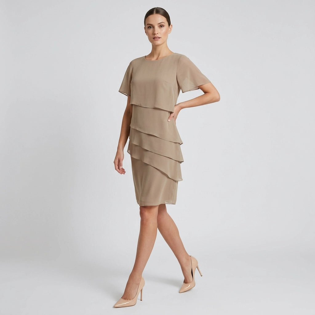 Minikleid im Lagen Look mit kurzen Ärmeln im einfarbigen Design