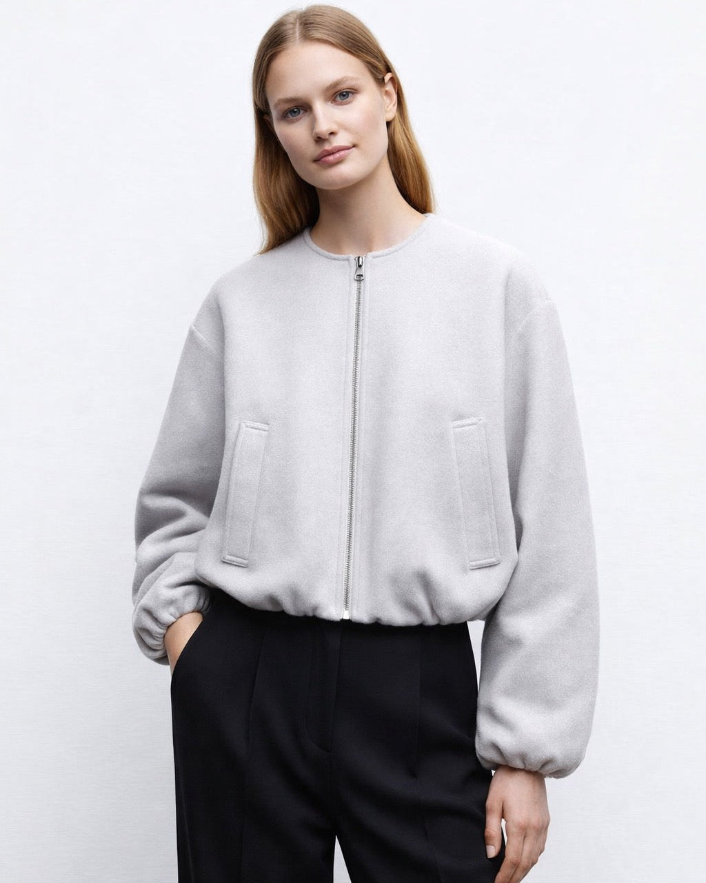 Kurze Jacke für Damen mit Puffärmeln und kragenlosem Rundhalsausschnitt