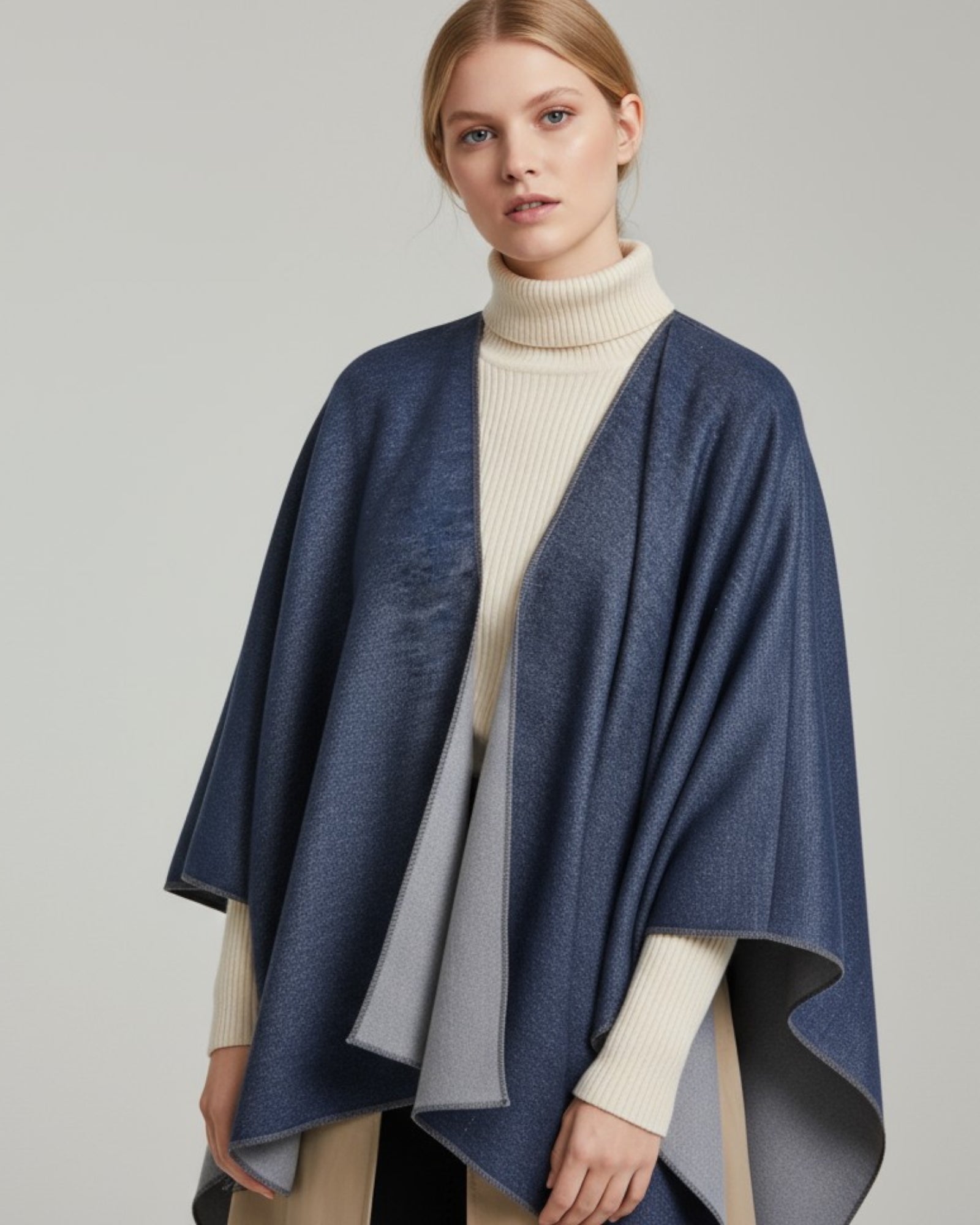 Feinstruktur Poncho für Damen mit Kontrastkante