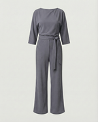 Jumpsuit für Damen mit Bindegürtel und Bootausschnitt in weiter Beinform