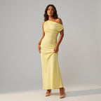 Satin Abendkleid mit One Shoulder Ausschnitt in Bodenlanger Passform