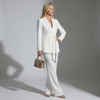 Hosenanzug für Damen aus tailliertem Longblazer mit Gürtel und gerader Hose