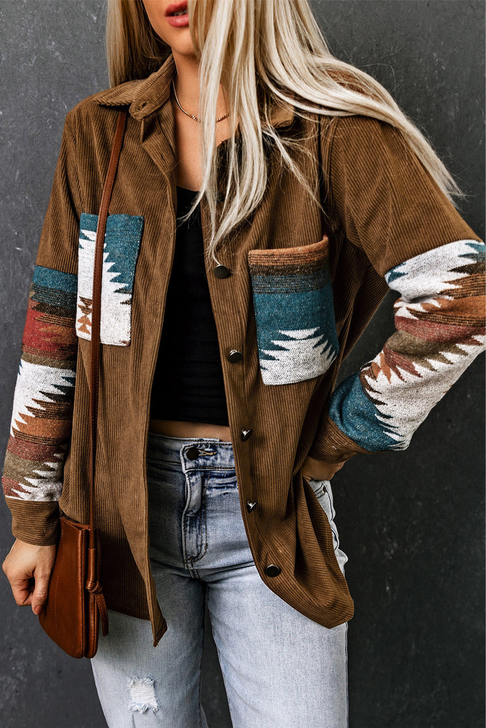 Braune Oversized-Damenjacke mit Ethno-Muster | Cordstoff 0