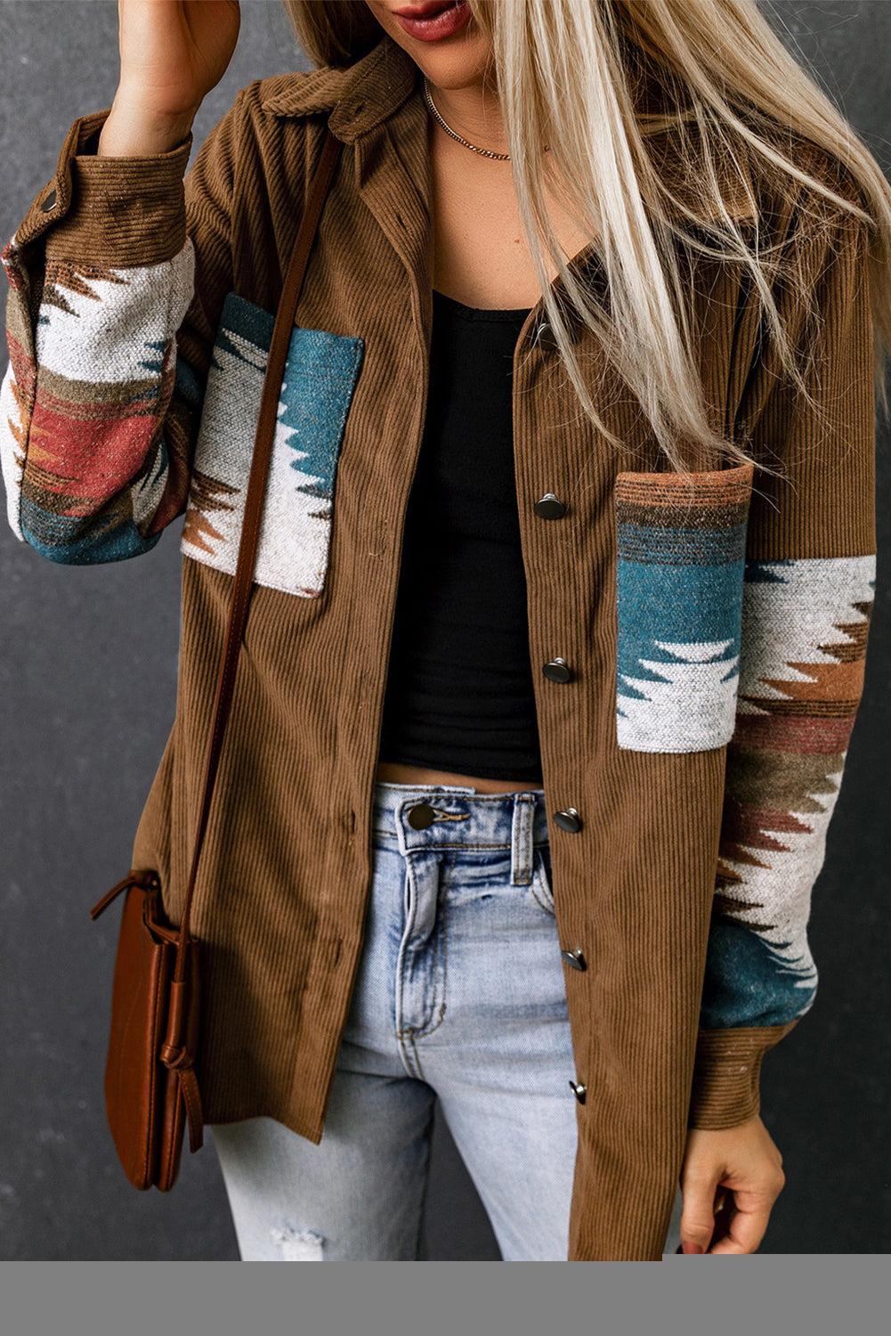 Braune Oversized-Damenjacke mit Ethno-Muster | Cordstoff 2