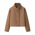 Kurze Damenjacke mit Stehkragen und geradem Schnitt