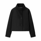 Kurze Damenjacke mit Stehkragen und geradem Schnitt