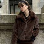 Flauschige Jacke für Damen aus Kunstpelz mit Umlegekragen