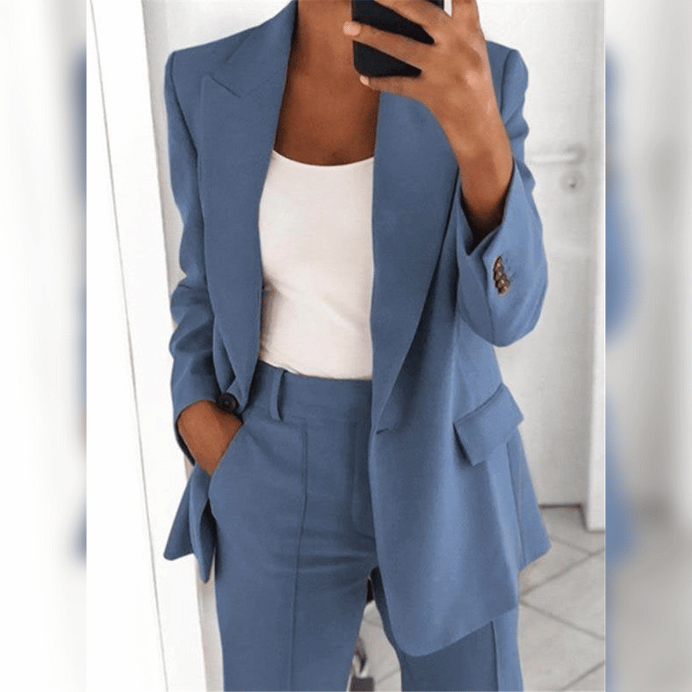 Eleganter Damenanzug in Blau