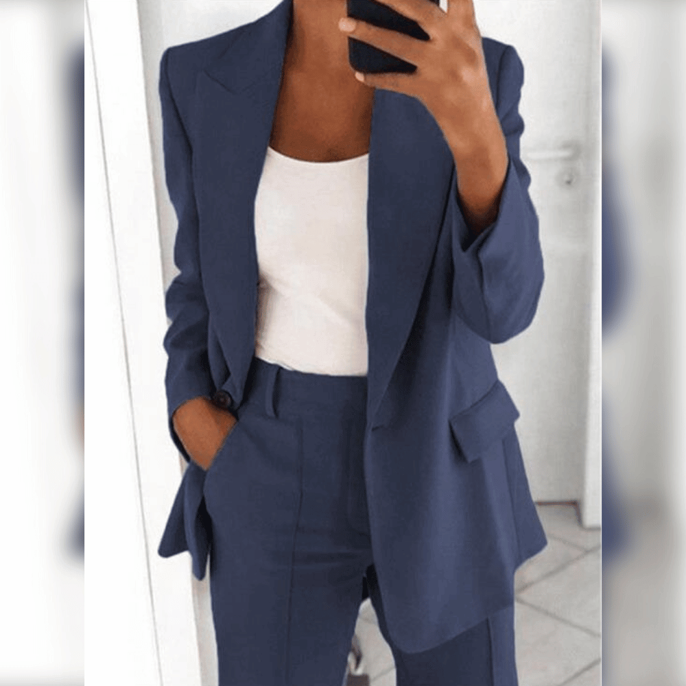 Eleganter Damenanzug in Blau 1