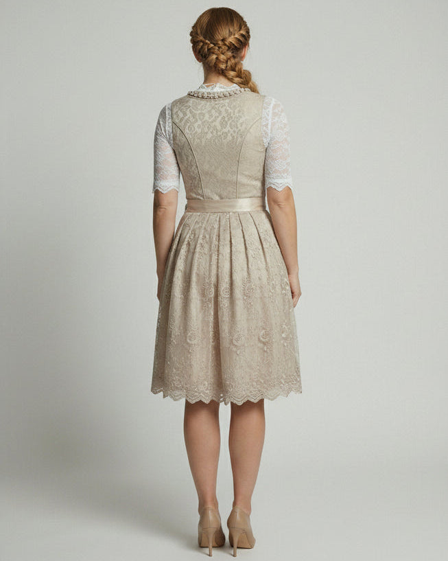 Dirndlkleid für Damen mit Schnürmieder und Spitzenbluse