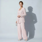 Dreiteiliger Hosenanzug für Damen als Hochzeitsgast mit weiter Hose und Pailletten Spitze