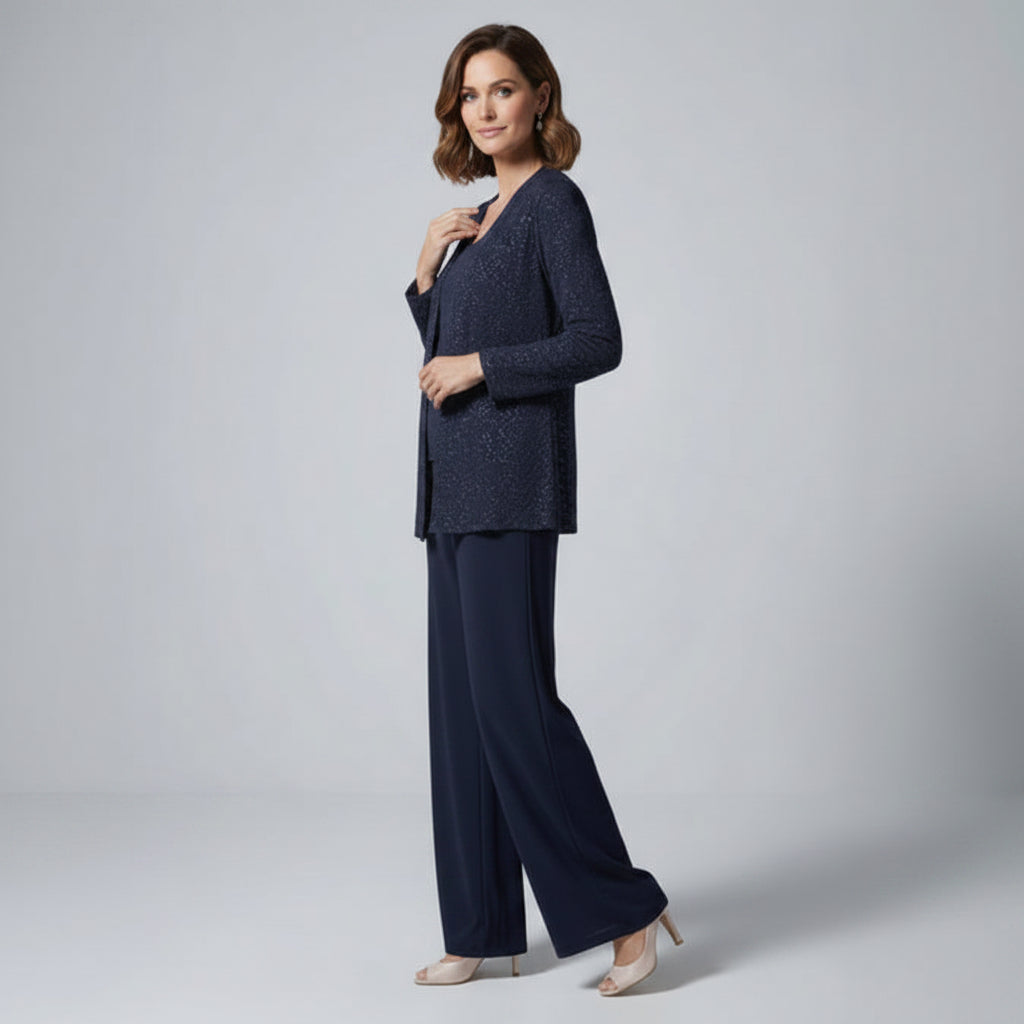 Dreiteiliger Hosenanzug für Damen als Hochzeitsgast mit weiter Hose und Pailletten Spitze
