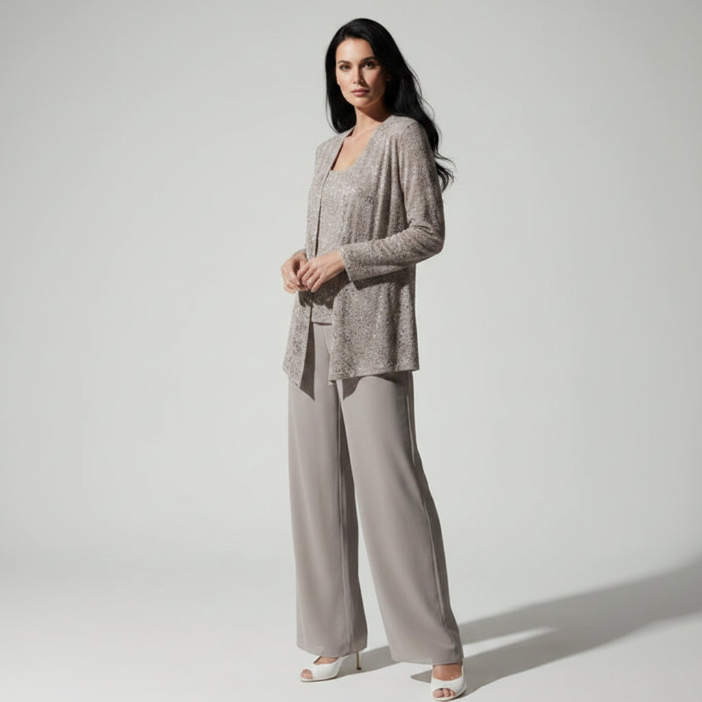 Dreiteiliger Hosenanzug für Damen als Hochzeitsgast mit weiter Hose und Pailletten Spitze
