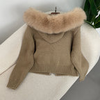 Strickjacke für Damen mit flauschiger Kapuze - kurz