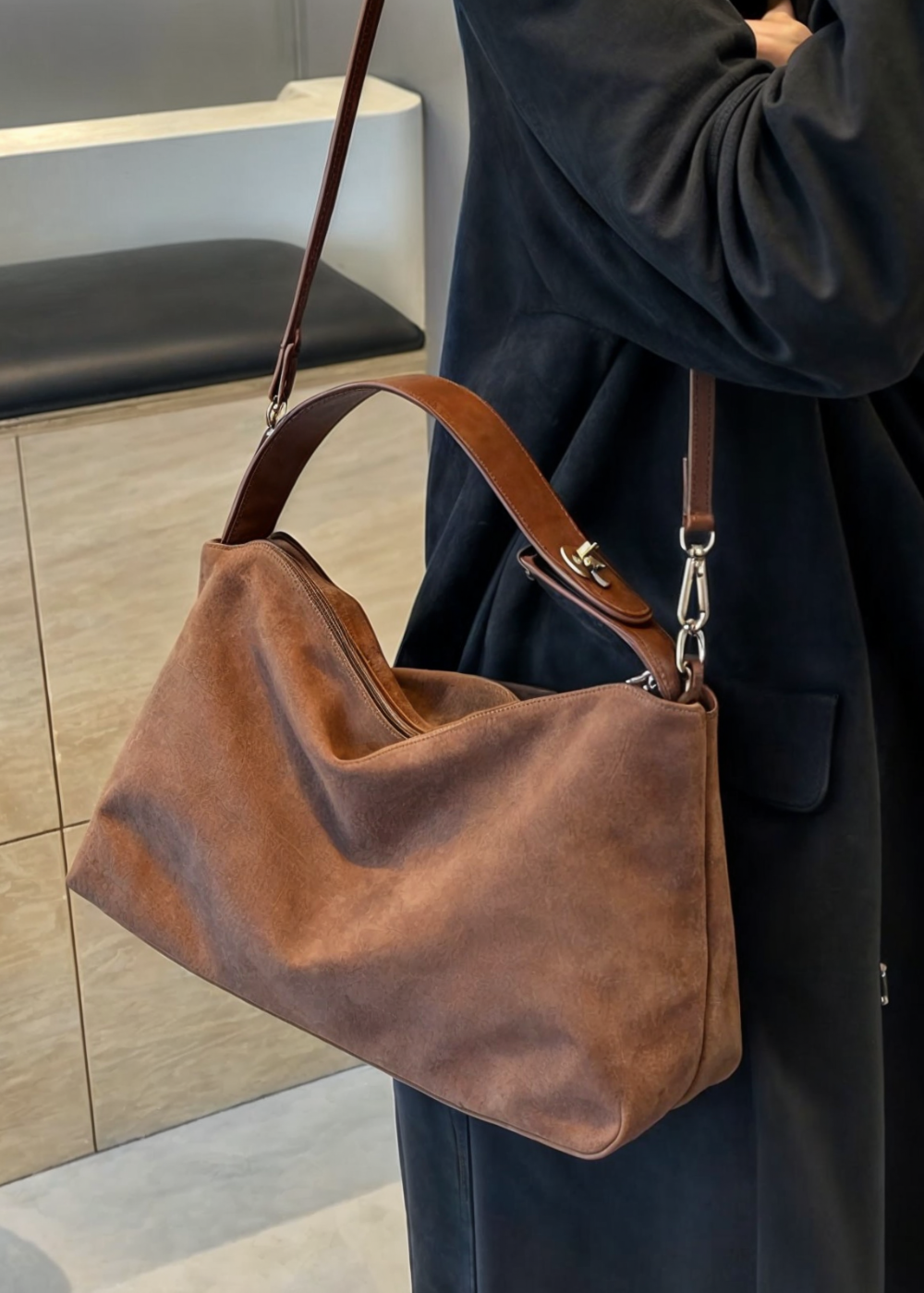 Elegante Umhängetasche Damen aus Kunstwildleder mit Reißverschluss 4