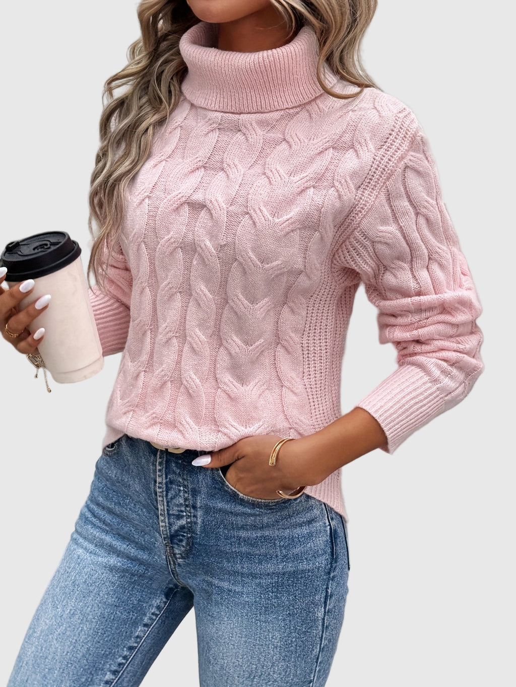 Figurbetonter Damen Rollkragenpullover mit Zopfmuster