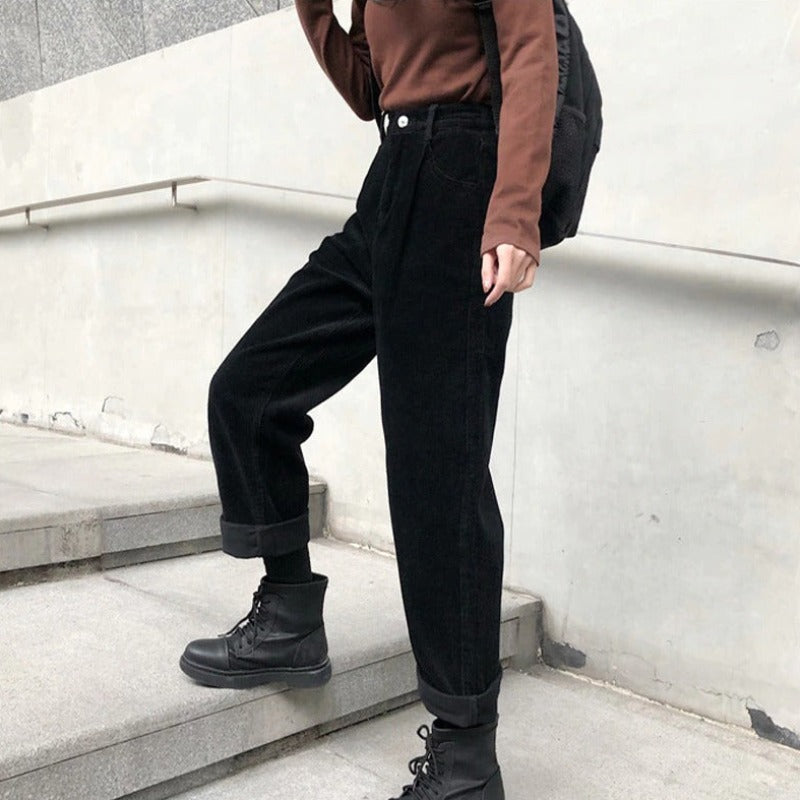 Hochtaillierte Cordhose für Damen mit fünf Taschen 1